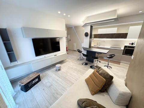 Kitchen or kitchenette, Seating area