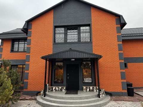 Property building, Facade/entrance, Day