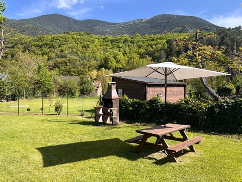 Nearby landmark, Spring, Day, Natural landscape, Garden, Garden view, Mountain view