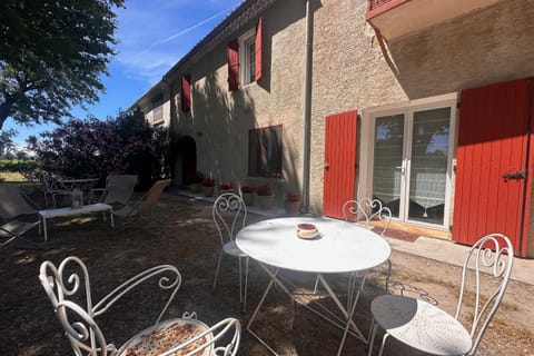 Property building, Patio, Day, Balcony/Terrace