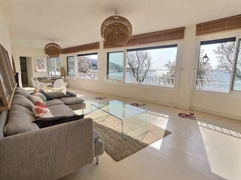 Living room, Sea view