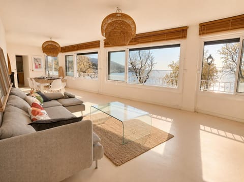 Communal lounge/ TV room, Living room, Seating area, Sea view, Sea view