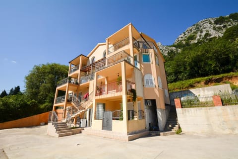 Facade/entrance, Garden, Floor plan, Garden view, Mountain view, Sea view, Street view, Family