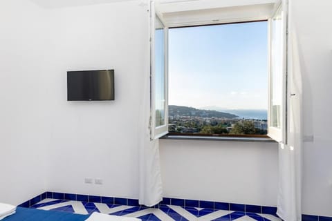 Communal lounge/ TV room, Natural landscape, TV and multimedia, View (from property/room), Mountain view