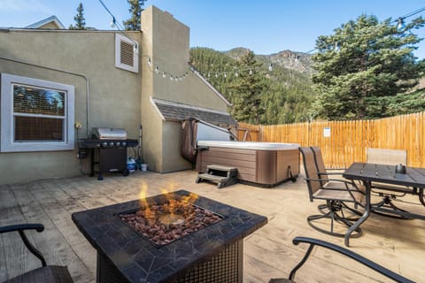 Sky Mountain Retreat Hot Tub & Fire Pit with Views House in Cascade-Chipita Park