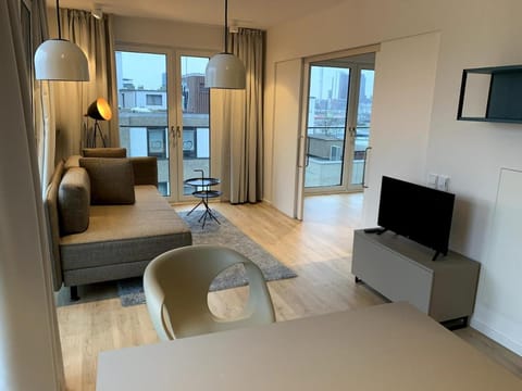 Nearby landmark, TV and multimedia, Living room, Photo of the whole room, Seating area, Dining area, City view, City view, Facility for disabled guests, internet, internet, internet