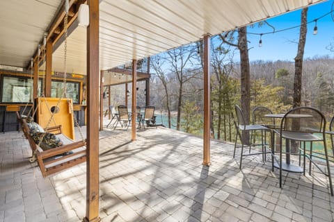 Eagle Nest Lakehouse-Direct Access to Beaver Lake House in Beaver Lake