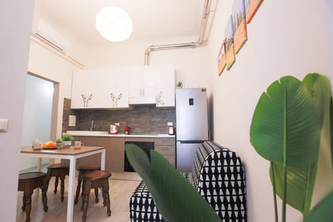Kitchen or kitchenette, Kitchen or kitchenette, Living room, Seating area, Dining area, oven, stove, air conditioner