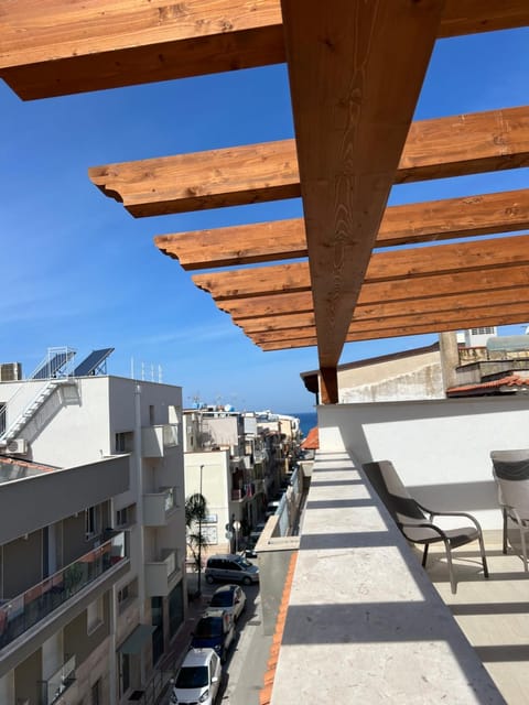 View (from property/room), Balcony/Terrace, City view