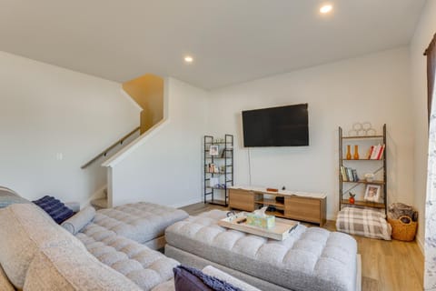 13 Mi to University of Wisconsin Suburban Home House in Wisconsin