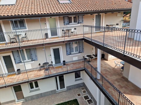 Property building, Patio, Balcony/Terrace