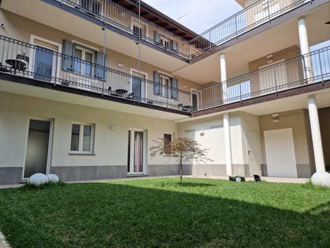 Property building, Patio, Garden, Balcony/Terrace, Garden view