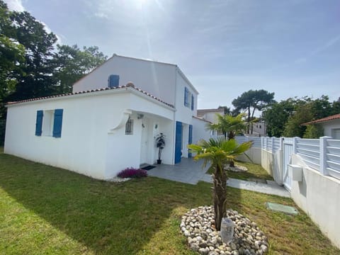 Property building, Garden, Garden view