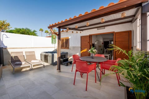 Shower, Hot Tub, Balcony/Terrace, sunbed