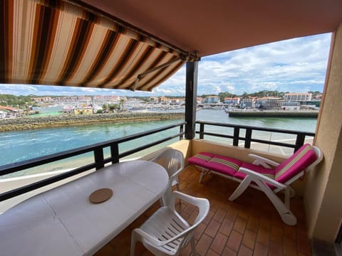 View (from property/room), Balcony/Terrace, Lake view, Sea view