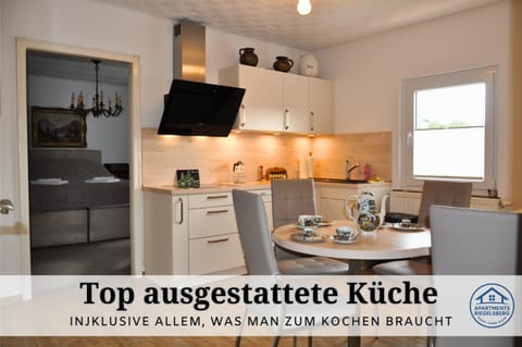 Kitchen or kitchenette, Dining area, Breakfast, Breakfast, stove, stove, toaster, toaster, kitchen, kitchen