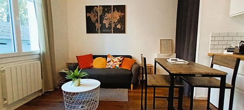 L'Explorateur - Gare - Cozy - Wifi - TV Apartment in Tours