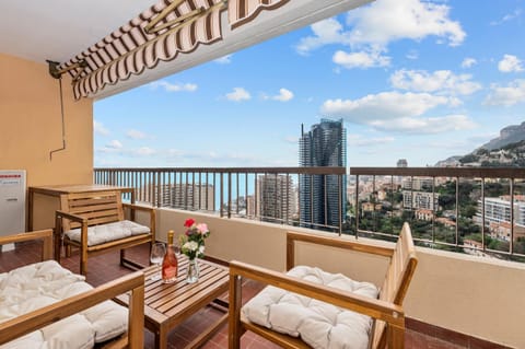 Patio, Natural landscape, View (from property/room), Balcony/Terrace, Living room, Seating area, Dining area, Sea view