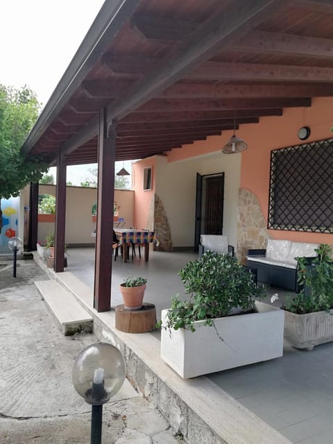 Patio, Garden, Dining area, Garden view