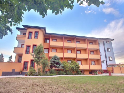 Property building, Facade/entrance, Day, Other, On site