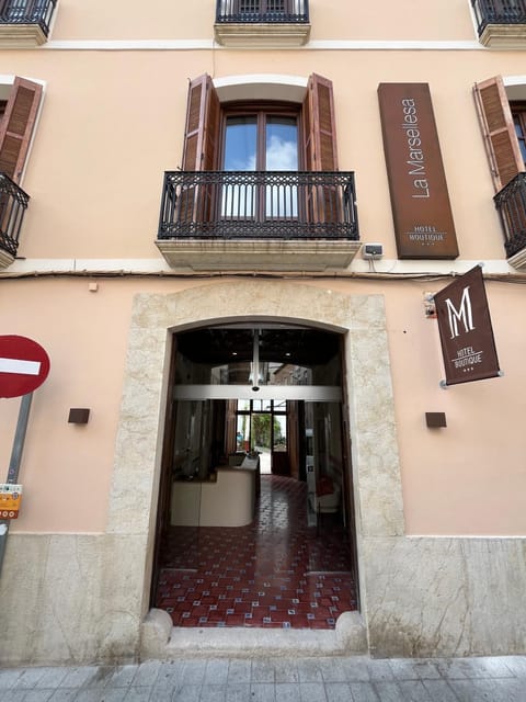 Property building, Facade/entrance