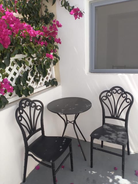 Apartments in Imerovigli New Management with Buffet breakfast & Free pick up up to 5 days Apartment in Imerovigli