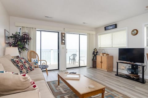 Brennans on the Shore by Bryant Real Estate House in Kure Beach