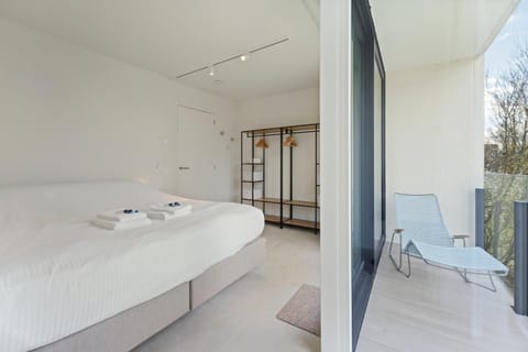 Bed, Balcony/Terrace, Bedroom