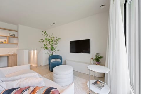 TV and multimedia, Seating area