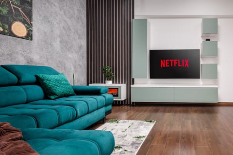 Communal lounge/ TV room, TV and multimedia, Living room, Seating area, Evening entertainment