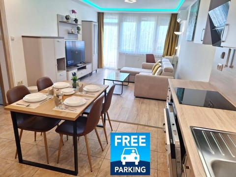 Day, TV and multimedia, Balcony/Terrace, Balcony/Terrace, Kitchen or kitchenette, Living room, Seating area, Dining area, Meals, Certificate/Award, Parking, kitchen, kitchen, air conditioner, air conditioner