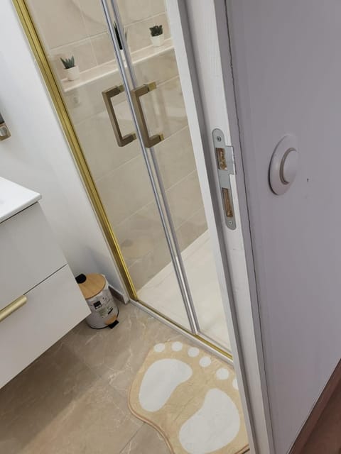 TherezAss Holiday Apartment in Calais