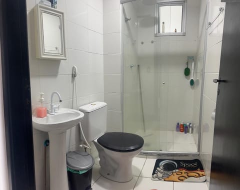 Shower, Toilet