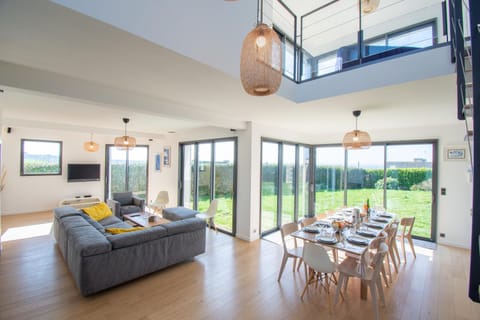 Living room, Dining area