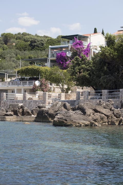 Property building, Neighbourhood, Beach