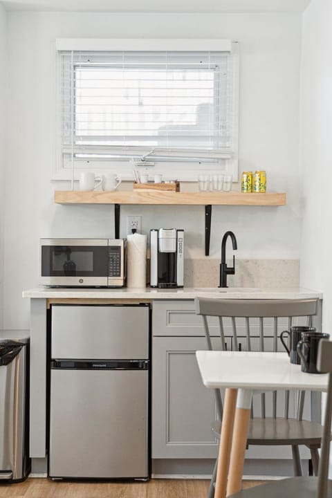 Kitchen or kitchenette, Seating area
