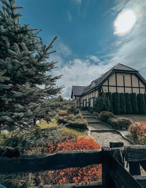Property building, Day, Garden, Garden view