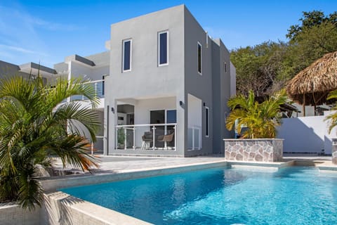Property building, Day, Garden view, Pool view, Swimming pool, sunbed