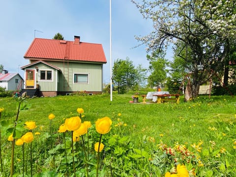 Property building, Spring, Day, Natural landscape, Garden