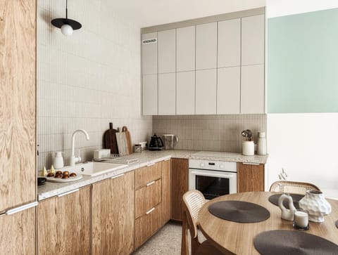 Coffee/tea facilities, Kitchen or kitchenette, dishwasher, minibar