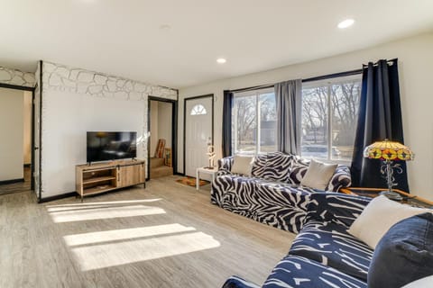 3 Mi to Hard Rock Casino Charming Home in Gary! House in Gary