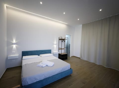 Bed, Bedroom, towels, wardrobe