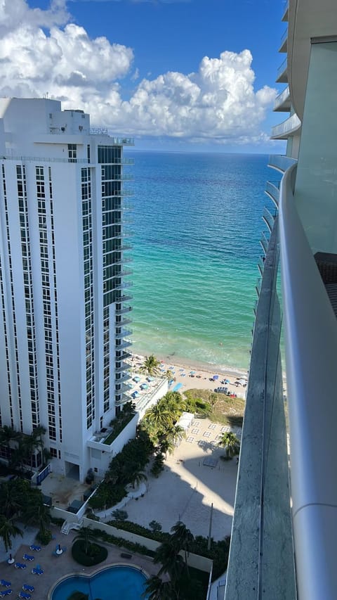 View (from property/room), Balcony/Terrace, Beach