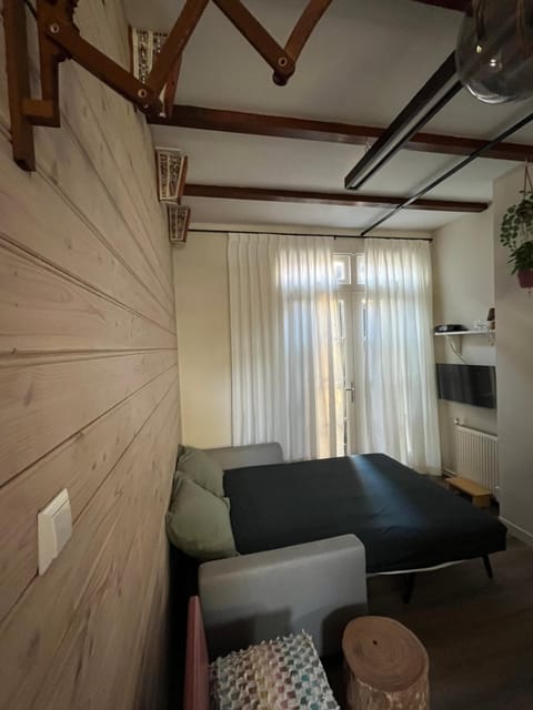 Bed, TV and multimedia