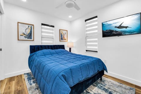 Modern Home with large private yard - Next to downtown & beach & airport - Pet friendly House in Dania Beach