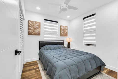 Modern Home with large private yard - Next to downtown & beach & airport - Pet friendly House in Dania Beach