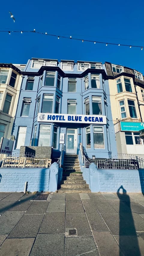 HOTEL BLUE OCEAN - Call For Cheap Prices - Check In Until 3AM Hotel in Blackpool