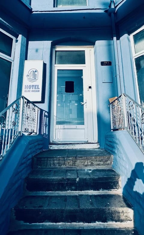 HOTEL BLUE OCEAN - Call For Cheap Prices - Check In Until 3AM Hotel in Blackpool