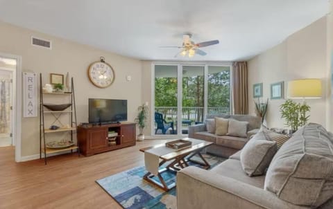 Communal lounge/ TV room, TV and multimedia, Living room, Seating area, Evening entertainment