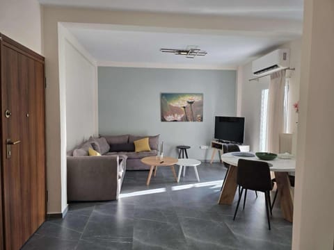 TV and multimedia, Living room, Seating area, Dining area, air conditioner